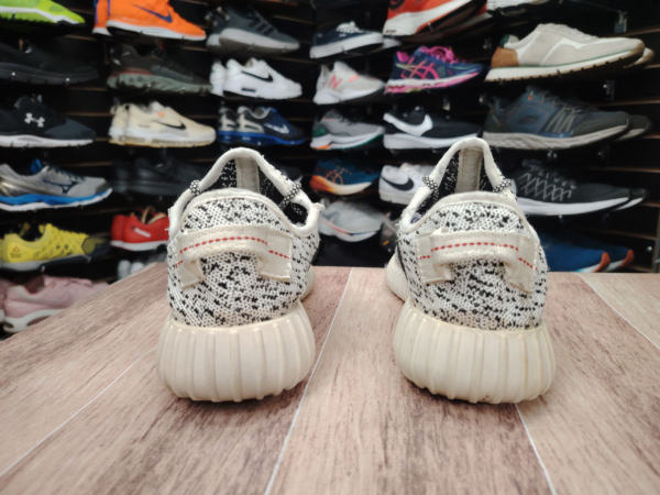Adidas Yeezy  Talla 7.5 - Imagen 3