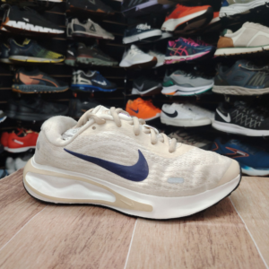Nike Journey Run. Talla 6.5