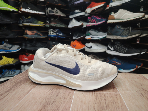 Nike Journey Run. Talla 6.5