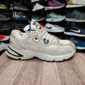Adidas. Talla 5.5
