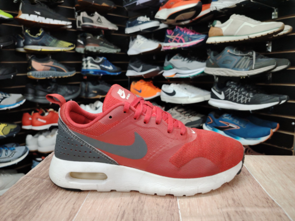 Nike Air Max Tavas. Talla 5