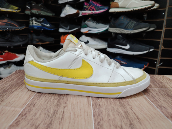 Nike Court Legacy. Talla 5.5