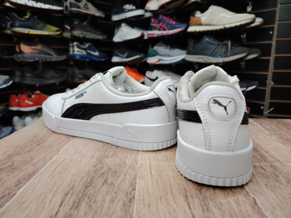 Puma Carina. Talla 7.5