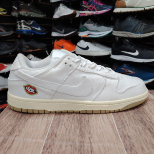 Nike Dunk Low. Talla 9.5