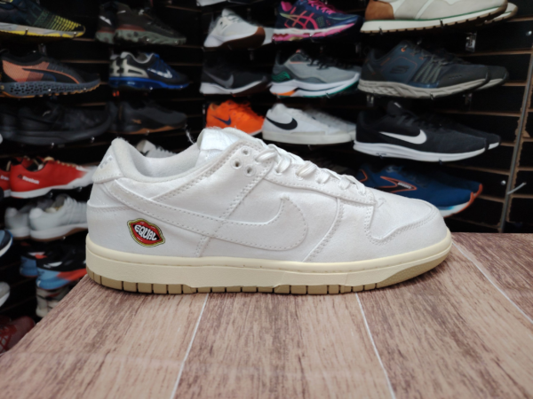 Nike Dunk Low. Talla 9.5