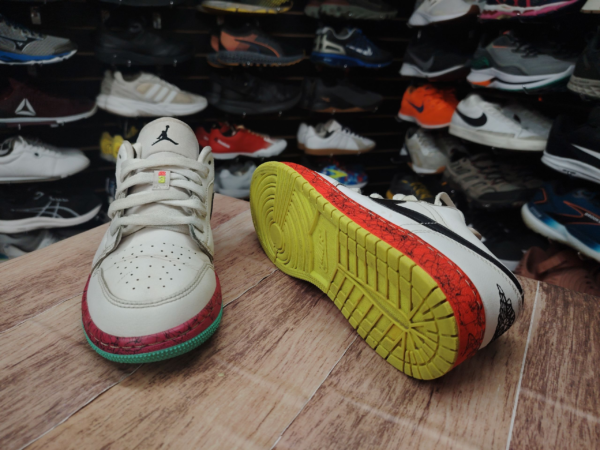 Nike Air Jordan 1 low Talla 5 - Imagen 3