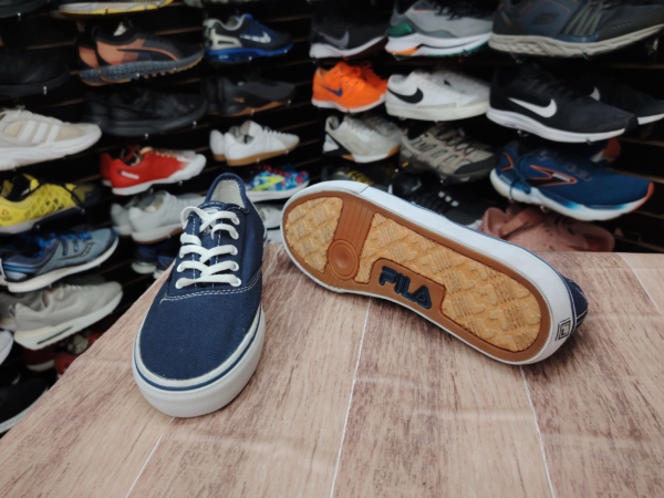 Fila Low Cut. Talla 6.5 - Imagen 2