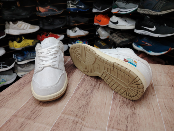 Nike Dunk Low. Talla 9.5