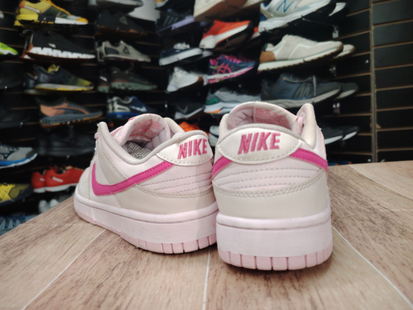 Nike Dunk Low. Talla 7