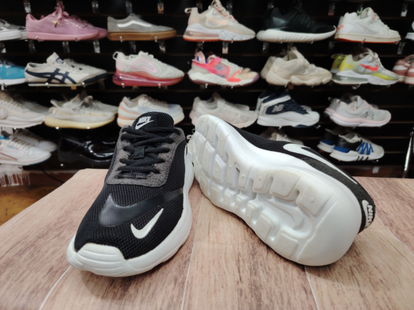 Nike. Talla 6.5