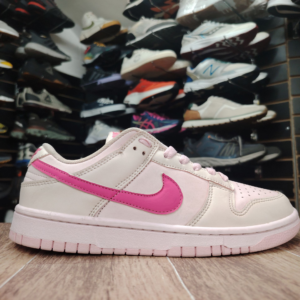 Nike Dunk Low. Talla 7