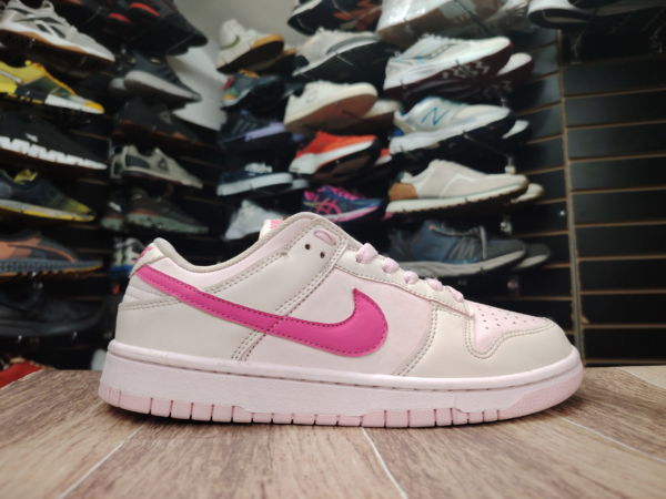 Nike Dunk Low. Talla 7