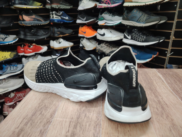Nike Phanthon. Talla 8.5