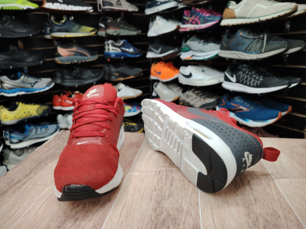 Nike Air Max Tavas. Talla 5