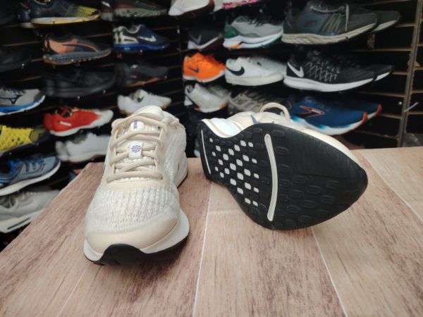 Nike Journey Run. Talla 6.5