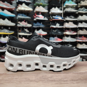 On Cloud Monster. Talla 6