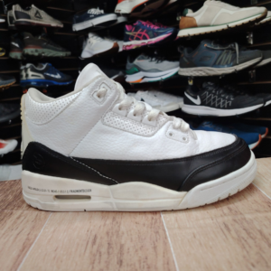 Nike Air Jordan 3. Talla 4
