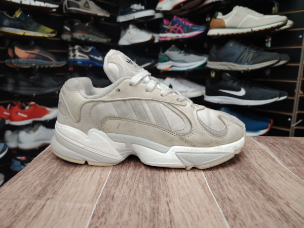 Adidas Yunk. Talla 4