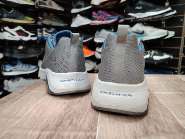 Skechers. Talla 8Skechers. Talla 8