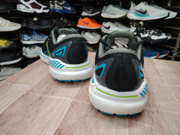 Brooks. Talla 10.5