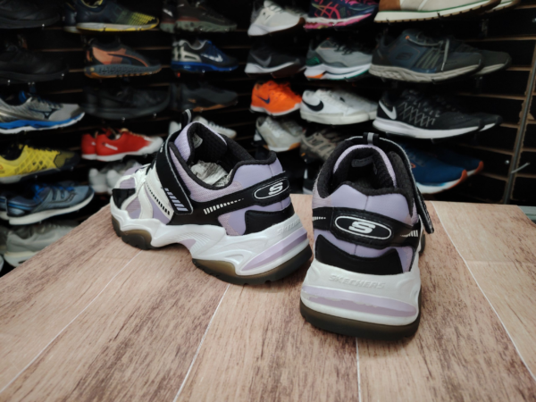 Skechers. Talla 5 - Imagen 2