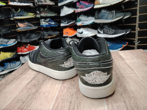 Nike Jordan 1 Low. Talla 8.5