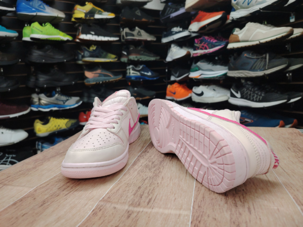 Nike Dunk Low. Talla 7