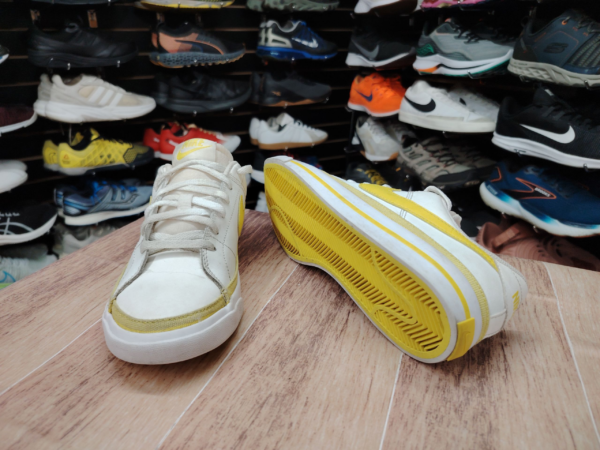 Adidas. Talla 5.5