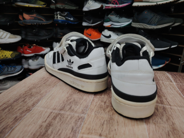 Adidas forum Low Talla 7.5 - Imagen 2