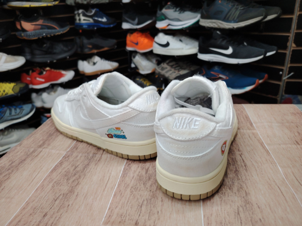 Nike Dunk Low. Talla 9.5