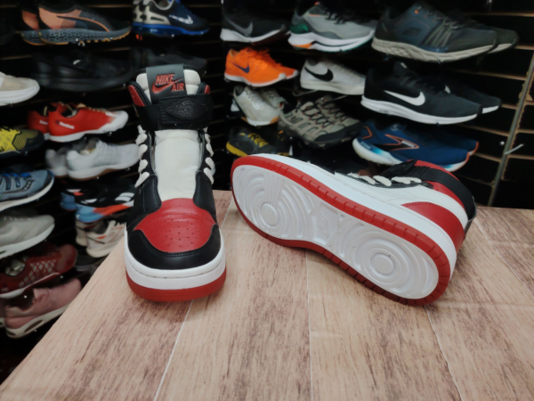 Air Jordan 1 Talla 5.5 - Imagen 3