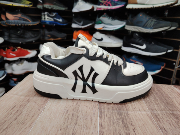 Chunky New Yor Yankee MLB. Talla 8