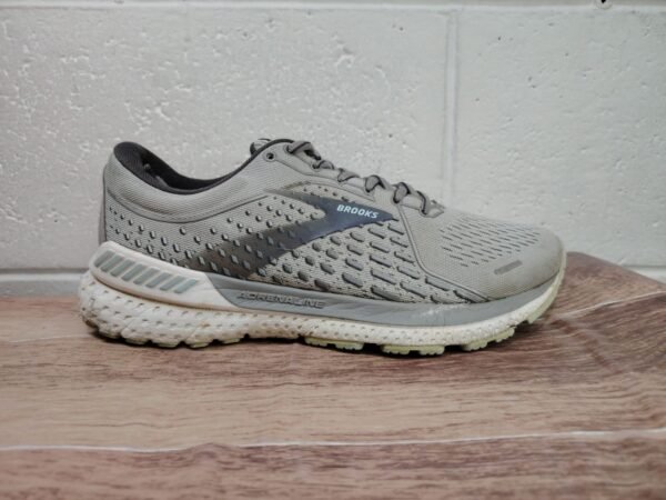 Brooks. Talla 7.5