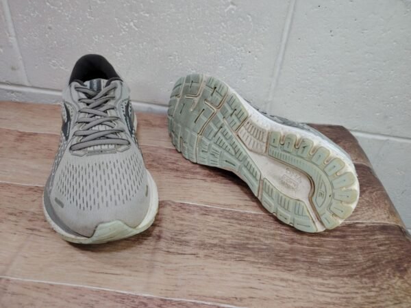 Brooks. Talla 7.5