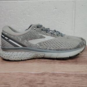 Brooks. Talla 9
