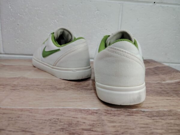Nike. Talla 5.5