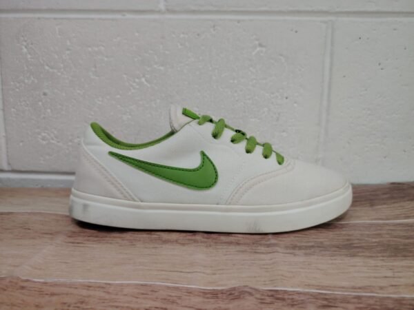 Nike. Talla 8