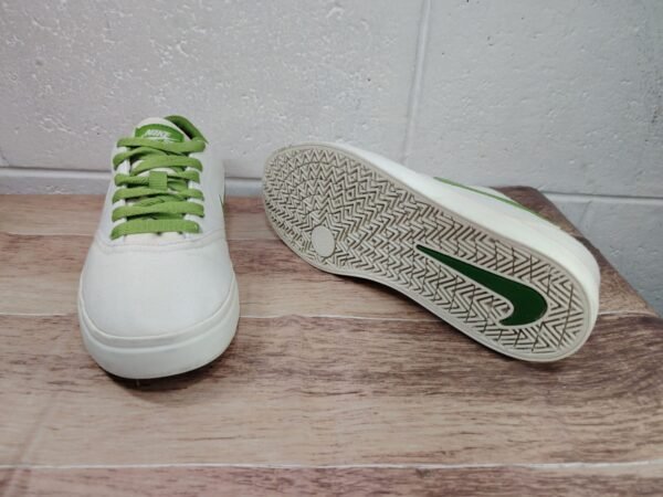 Nike. Talla 5.5