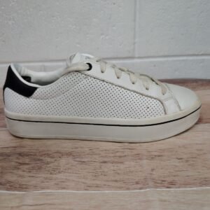 Skechers. Talla 6, 23cm.