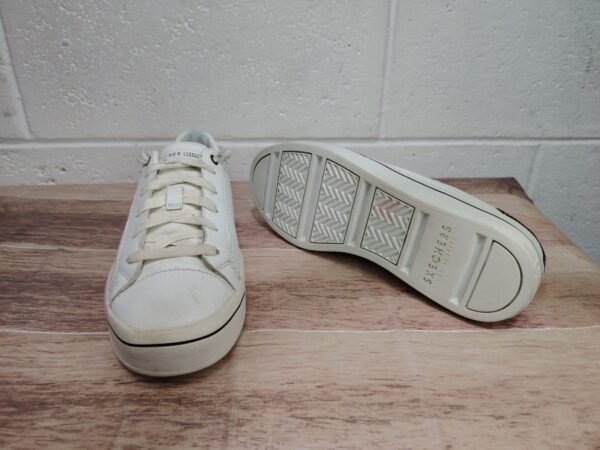 Skechers. Talla 6, 23cm.