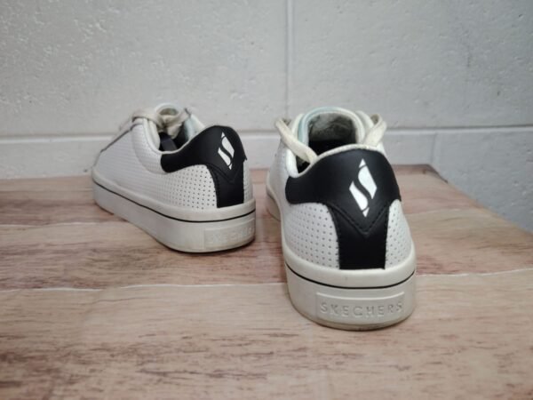 Skechers. Talla 6, 23cm.