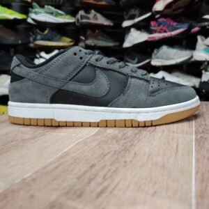 Nike Dunk Low.