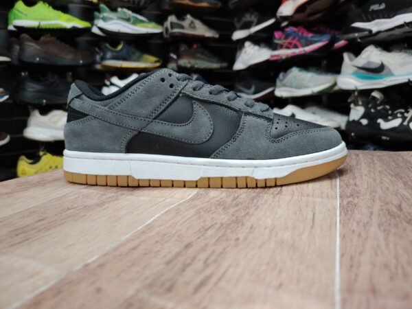Nike Dunk Low.