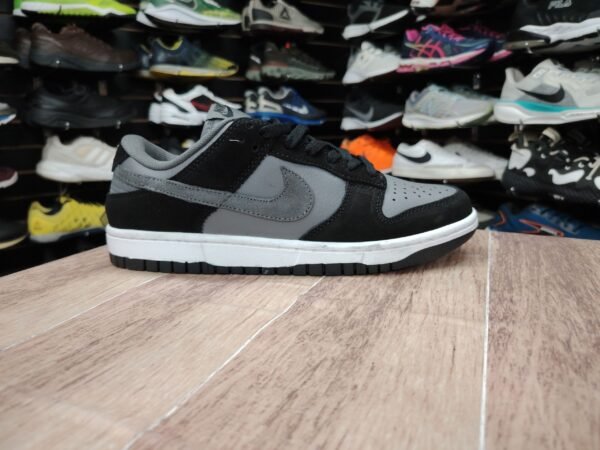 Nike Dunk Low. Talla 10