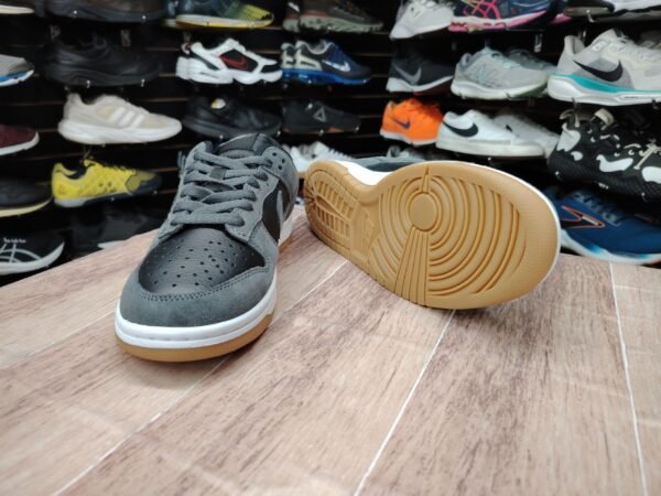 Nike Dunk Low.