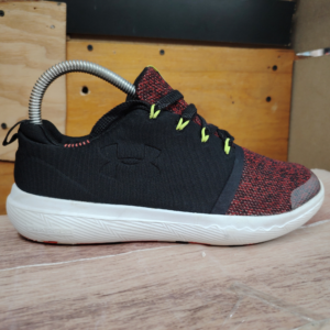 Under Armour Mens. Talla 5.5