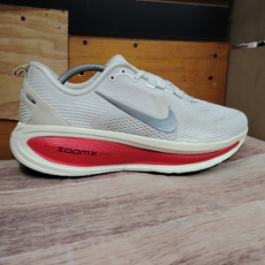 Nike Vomero 18 running Talla 11.5 29.5cm