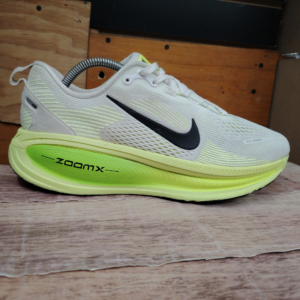 Nike Vomero men's road running. Talla 9.5, 27.5cm