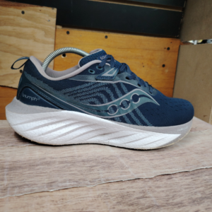 Saucony Triumph running. Talla 9.5, 26cm