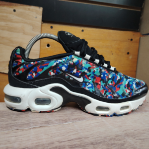 Nike Air Max Plus GS. Talla 7